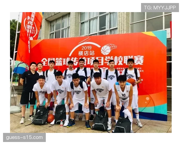 基层篮球教练坚持青训，为年轻球员铺就成长道路